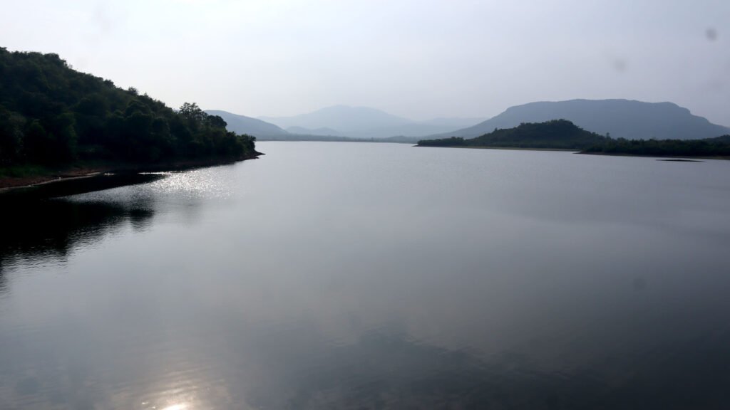 Salia Dam: A Tranquil Oasis Amidst Nature’s Bounty