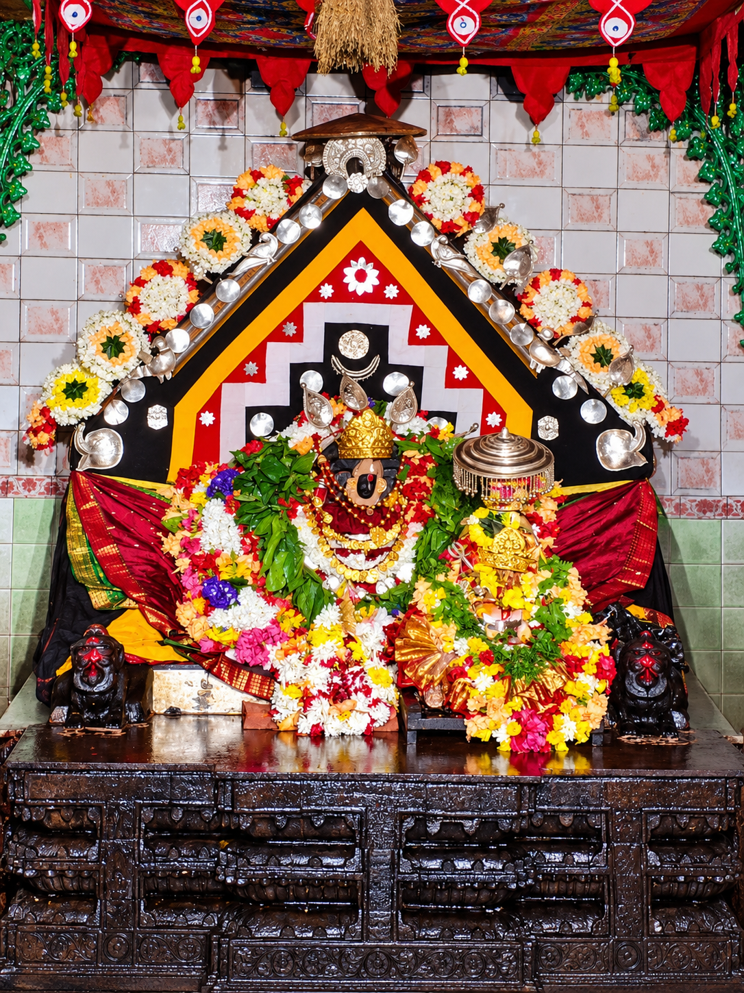 Maa Sarala deity decorated with flowers, Jhankad